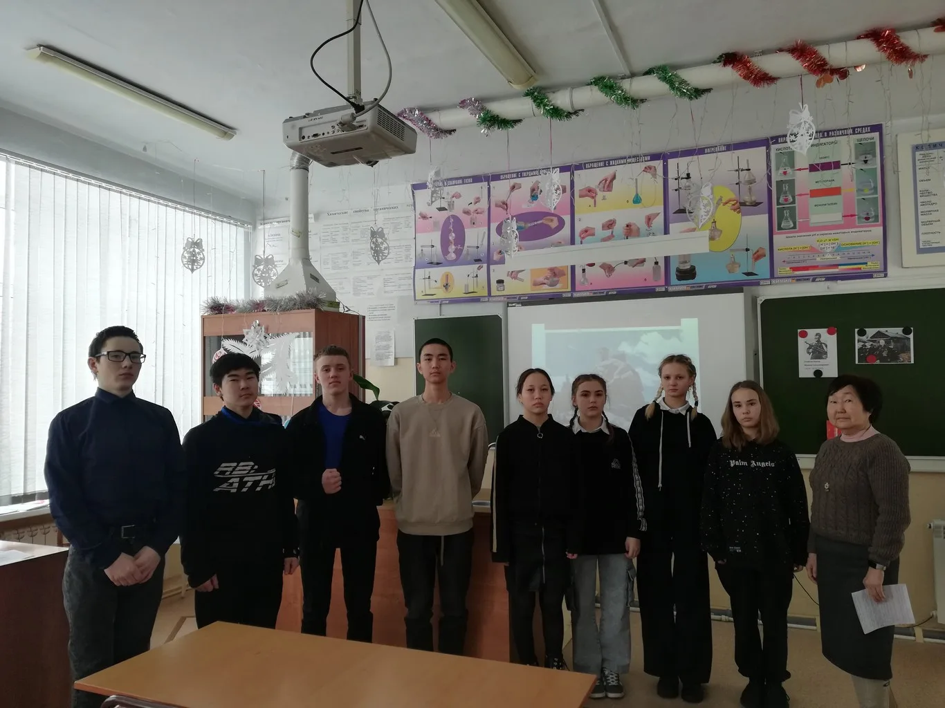 В  школьной библиотеке была проведена выставка «Сталинград: 200 дней мужества».