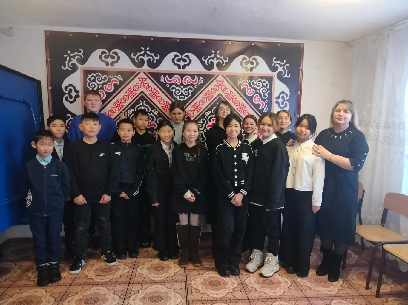 Для жителей нашего села Центр национальной культуры организовал  творческую выставку