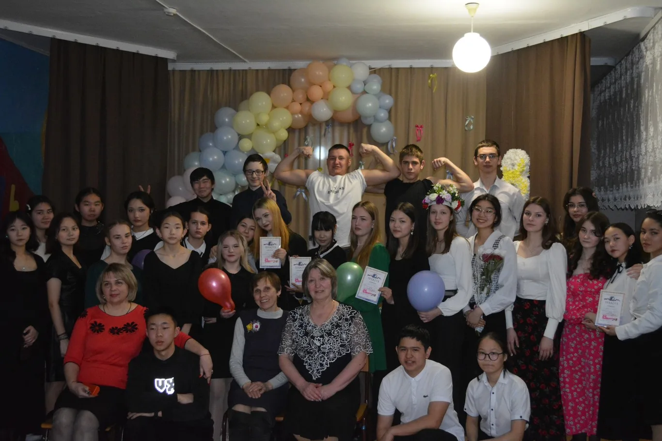 Ребята 8-11 классов отметили праздник весны 8 Марта