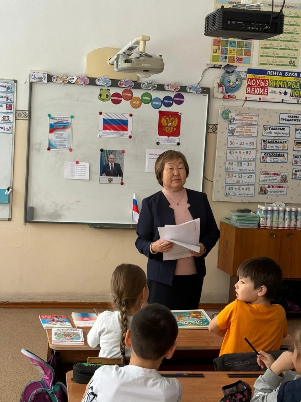 11 декабря  для учащихся 2 классов была организована и проведена познавательная игра-викторина