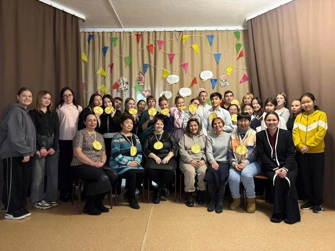 27 октября в нашей школе  прошло  праздничное мероприятие,  посвященное  Дню  матери