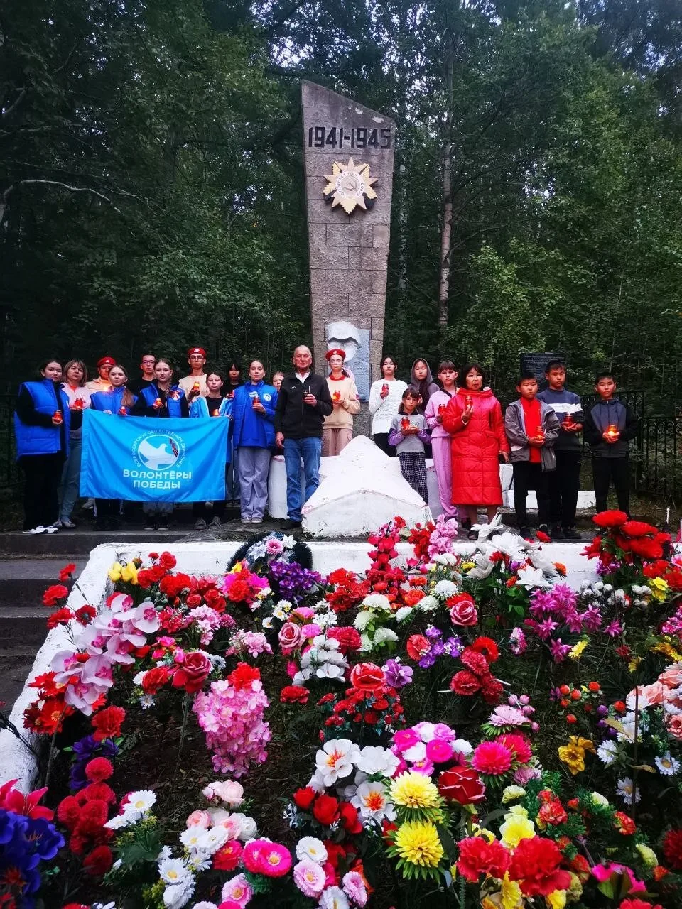 3 сентября в 19.00 на памятнике погибшим землякам прошла памятная акция "Свеча памяти"