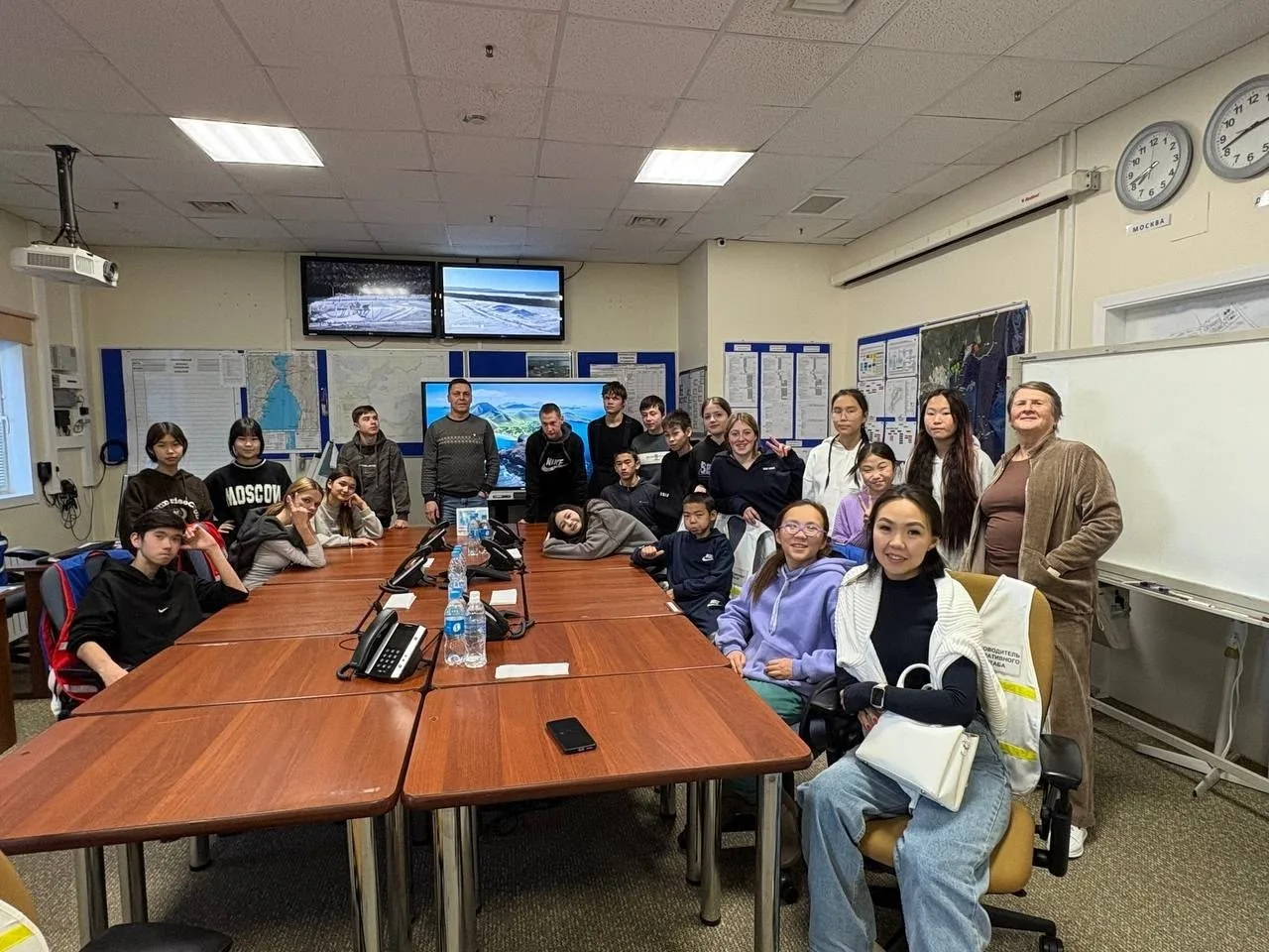 Наши ученики 8А класса впервые выехали на экскурсию за пределы села - в Де-Кастринский терминал